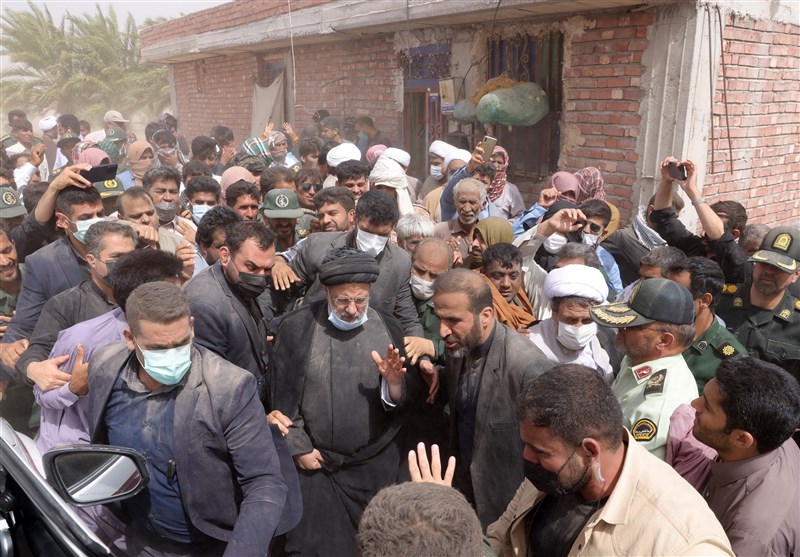 سفر استانی دولت به کرمان| قول مهم رئیس جمهور به مردم بم/ حضور در جمع مردم روستای کروچان در طوفان شن + فیلم سفر استانی دولت به کرمان| قول مهم رئیس جمهور به مردم بم/ حضور در جمع مردم روستای کروچان در طوفان شن + فیلم