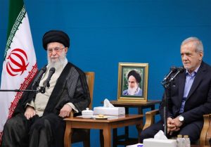 دیدار پزشکیان با امام خامنه‌ای پیش از عزیمت به نیویورک